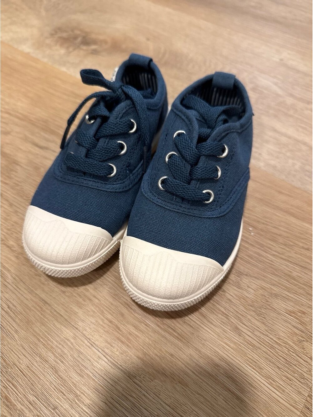 Chus size 27 or 10-10.5